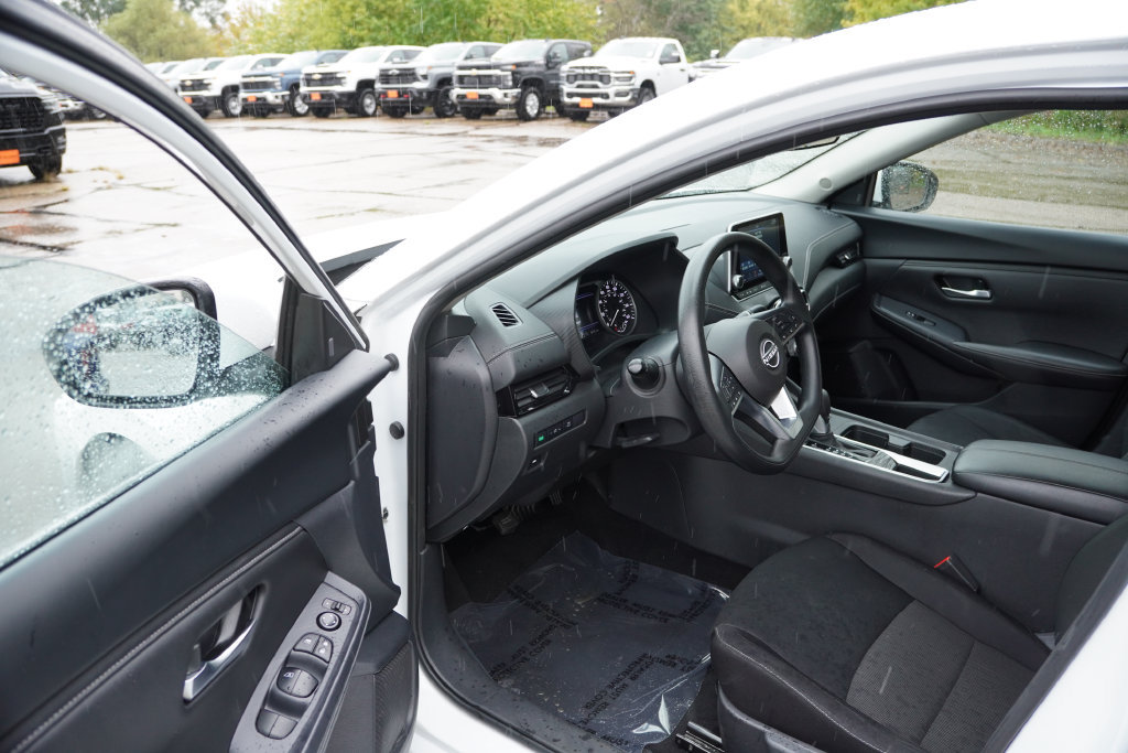 Used 2025 Nissan Sentra SV FWD image 14
