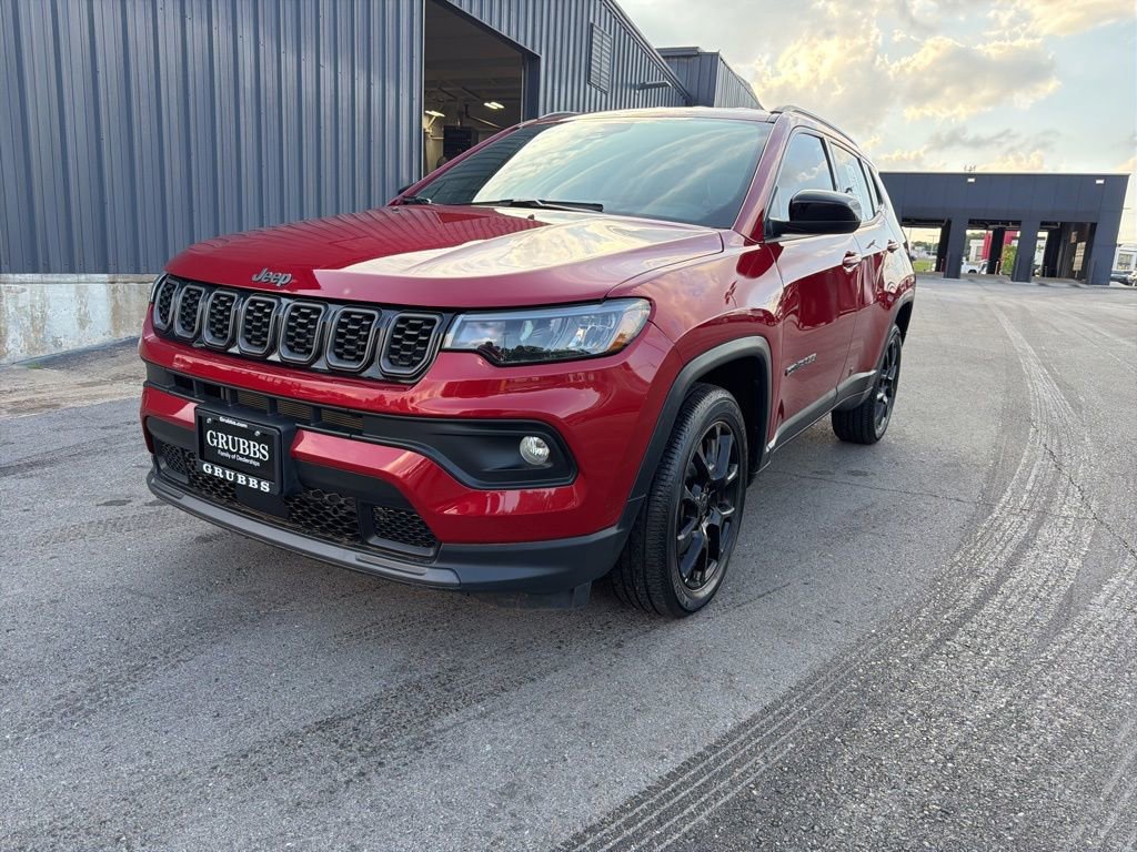 Used 2025 Jeep Compass Latitude w/ Altitude Special Edition AWD/4WD image 1