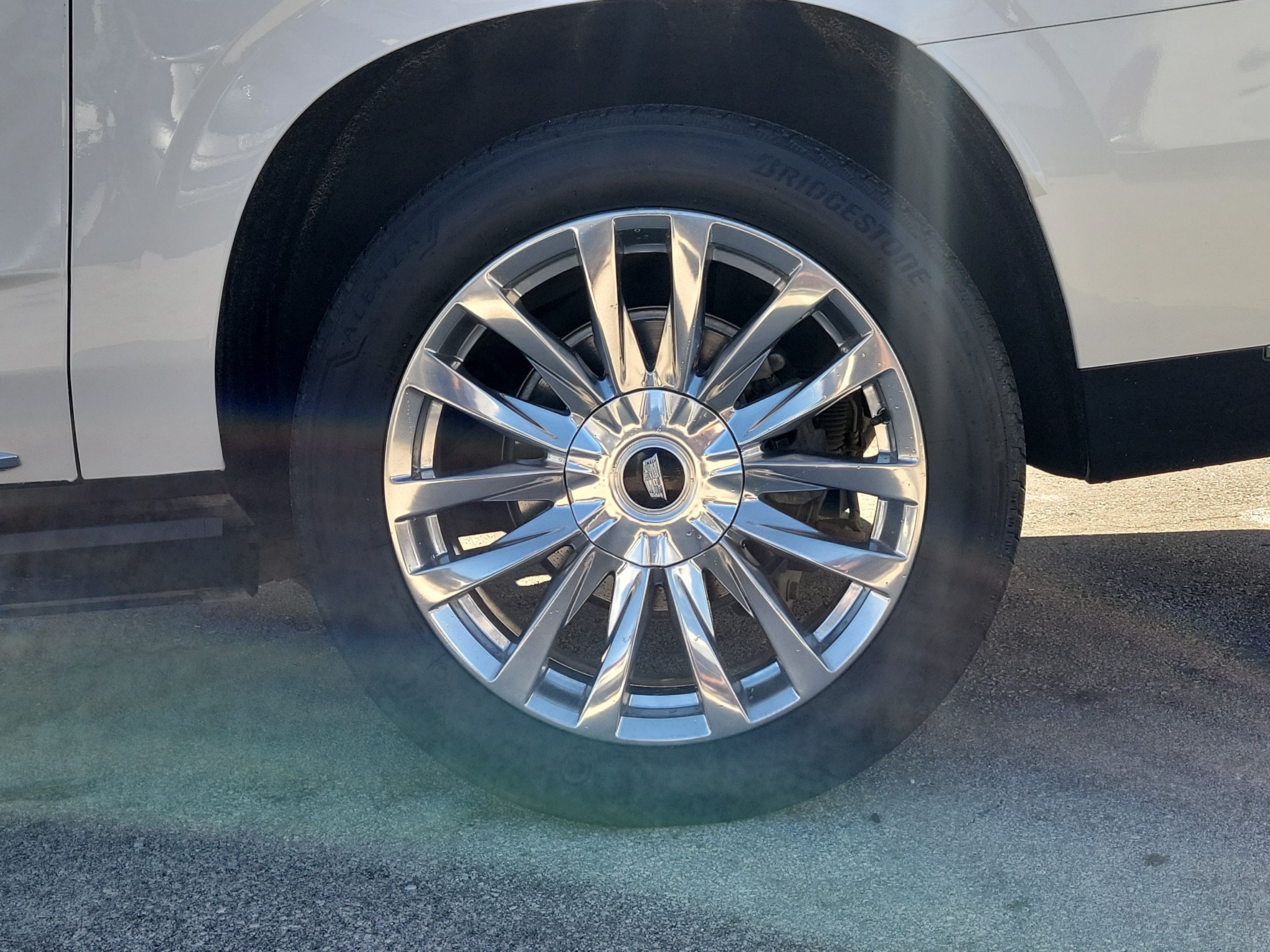Used 2023 Cadillac Escalade ESV Premium Luxury w/ Performance Package AWD/4WD image 9