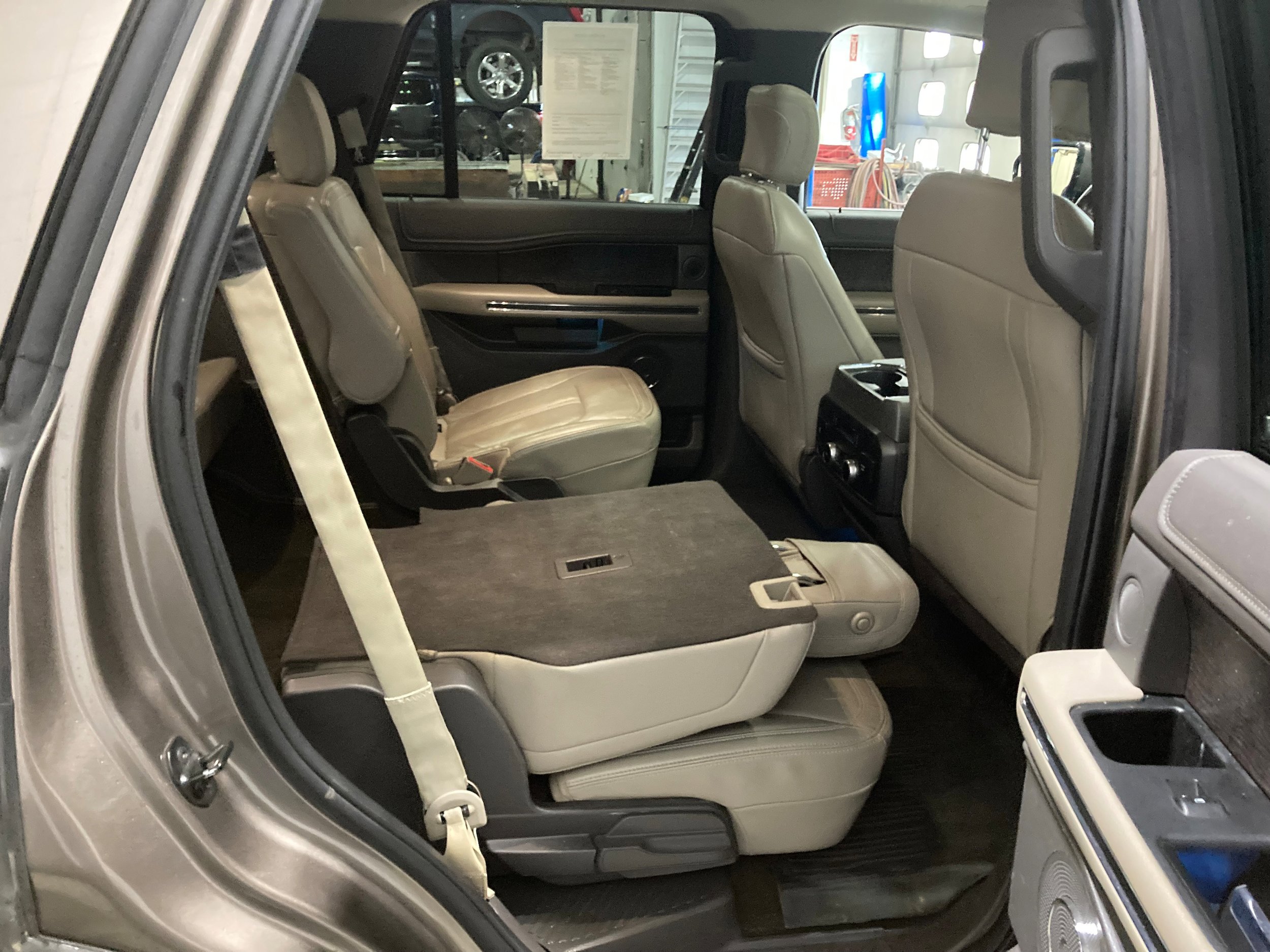 Used 2019 Ford Expedition Limited w/ Equipment Group 301A image 12