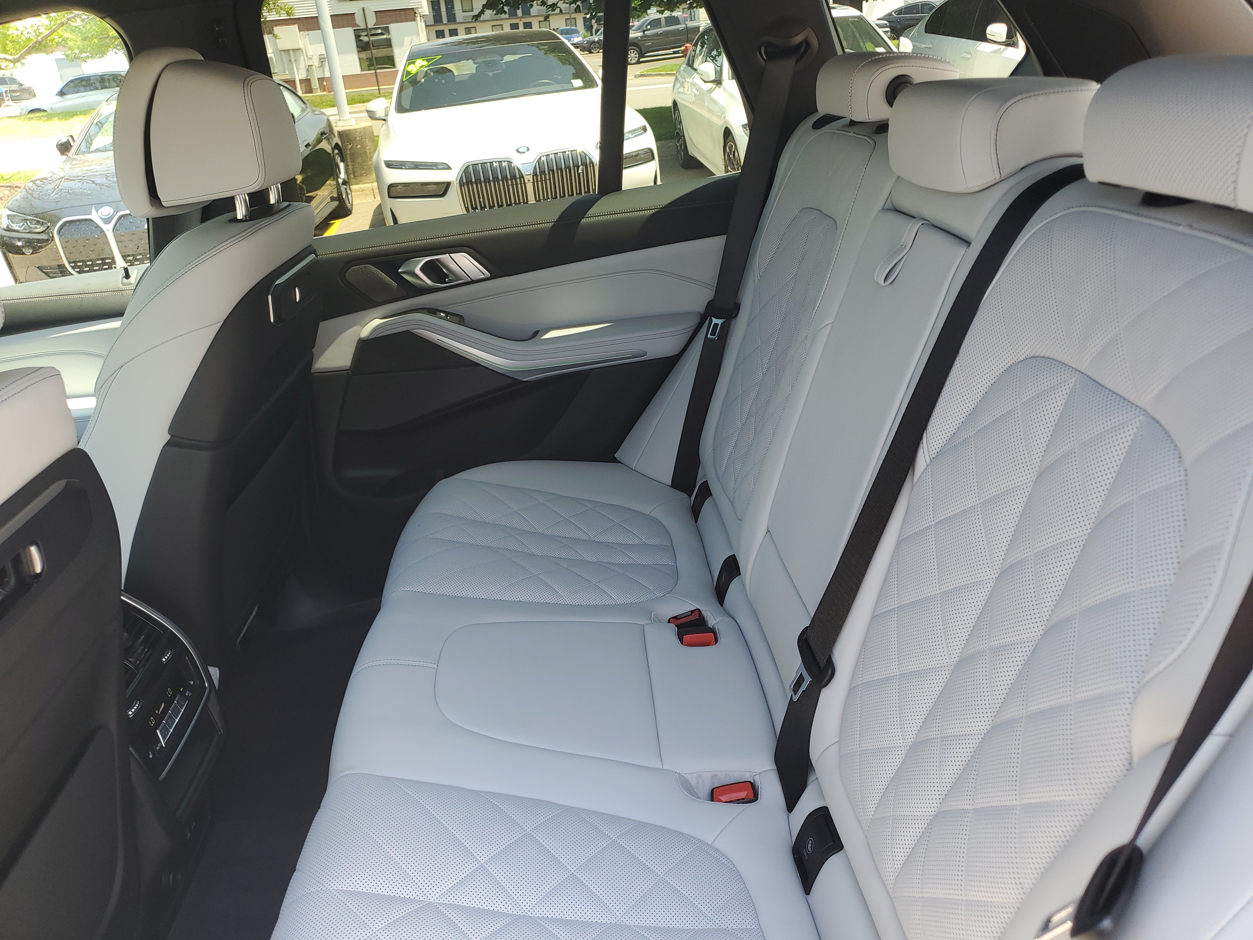 Used 2024 BMW X5 xDrive40i w/ Premium Package AWD/4WD image 28
