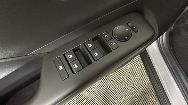 Certified 2025 Hyundai Kona SEL FWD image 10