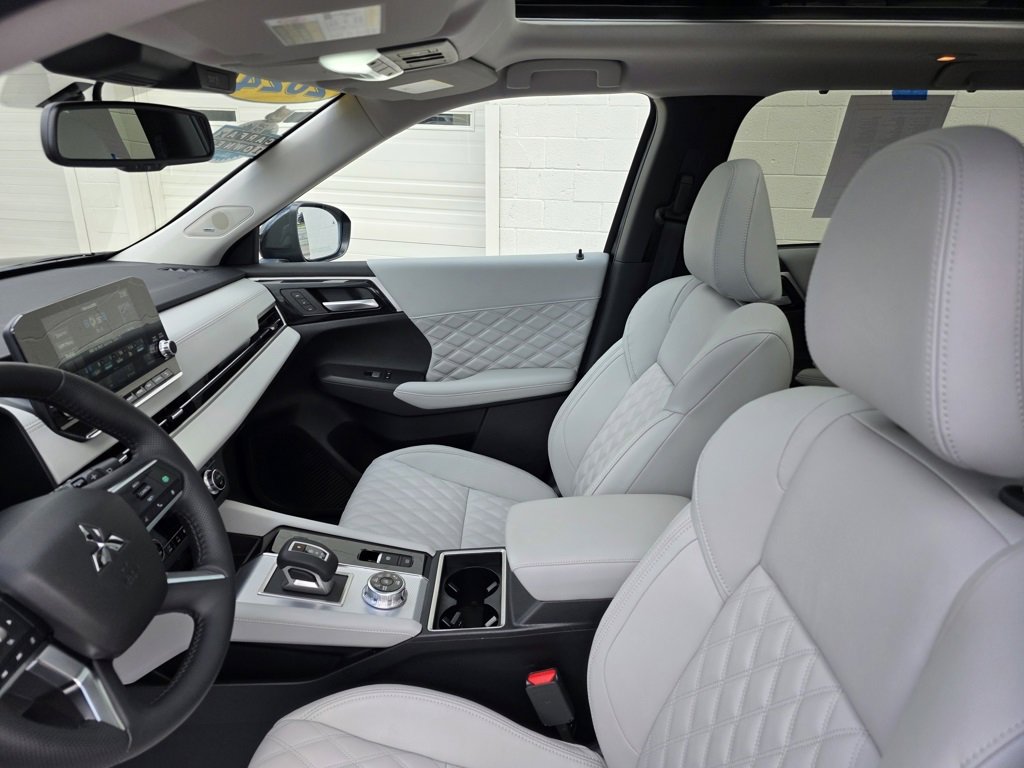 Used 2024 Mitsubishi Outlander SEL image 27