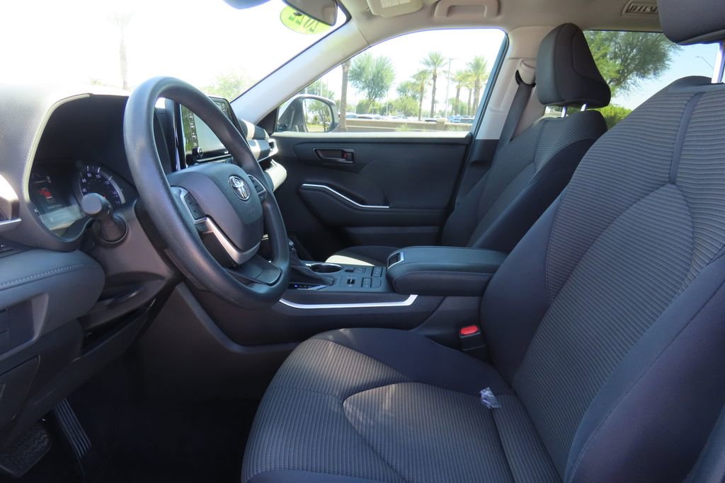 Certified 2022 Toyota Highlander L image 18