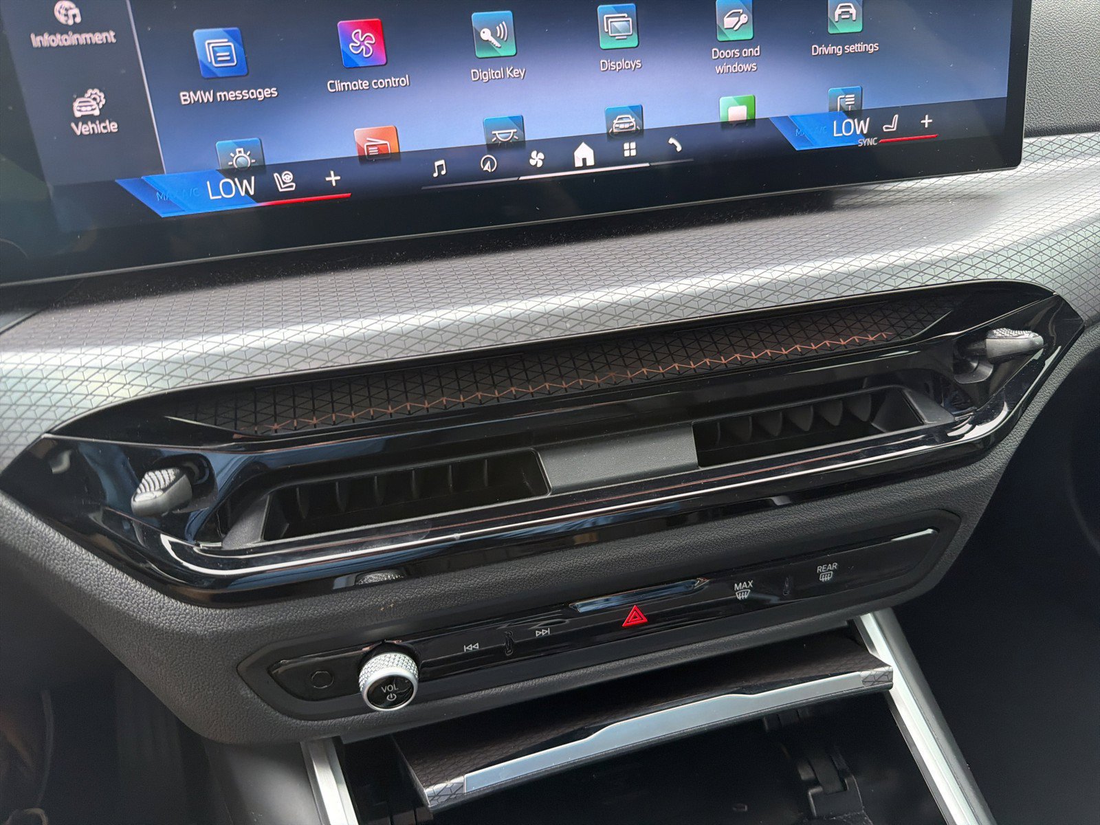 New 2025 BMW 330i Sedan w/ Convenience Package RWD image 30