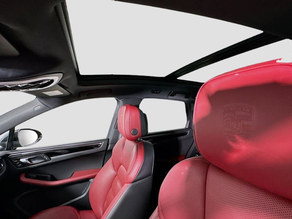 Certified 2026 Porsche Macan AWD/4WD image 14
