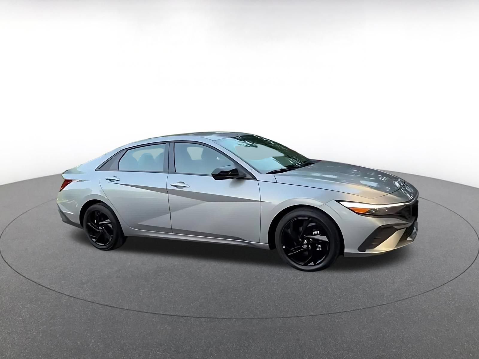 Used 2026 Hyundai Elantra Sport FWD image 2