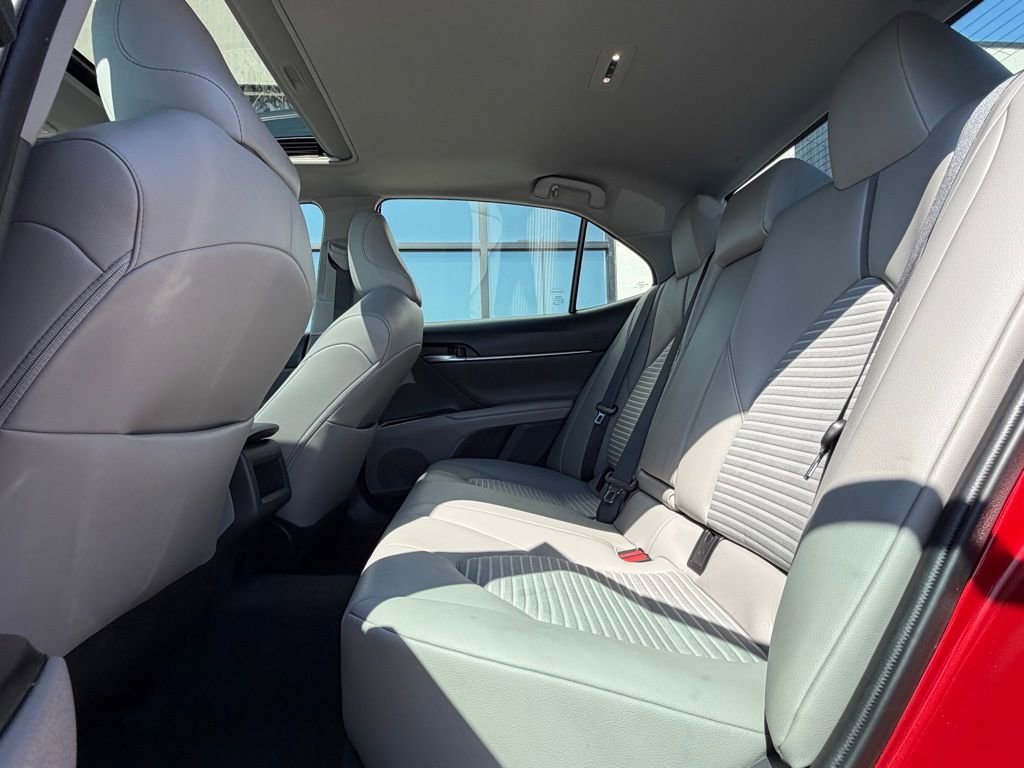 Used 2022 Toyota Camry SE w/ Cold Weather Package image 11