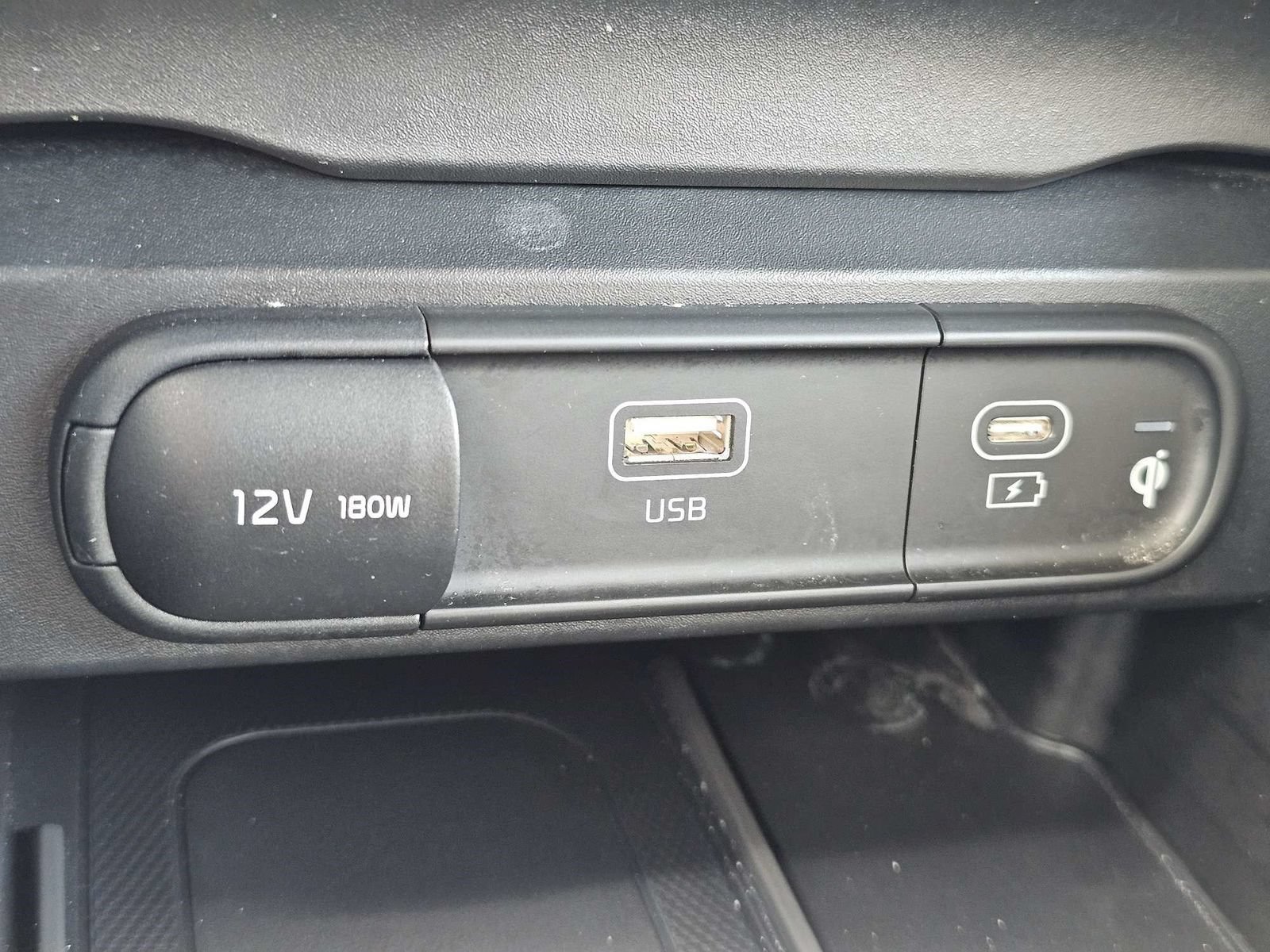 Used 2024 Kia Telluride EX w/ EX Captain's Chair Package FWD image 27