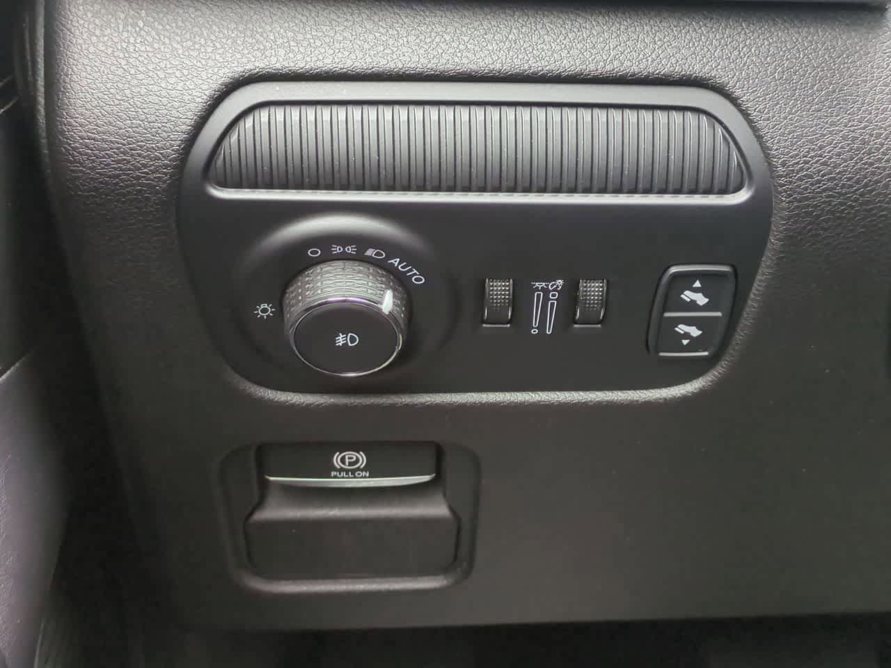 Used 2024 Jeep Wagoneer L Series II image 18