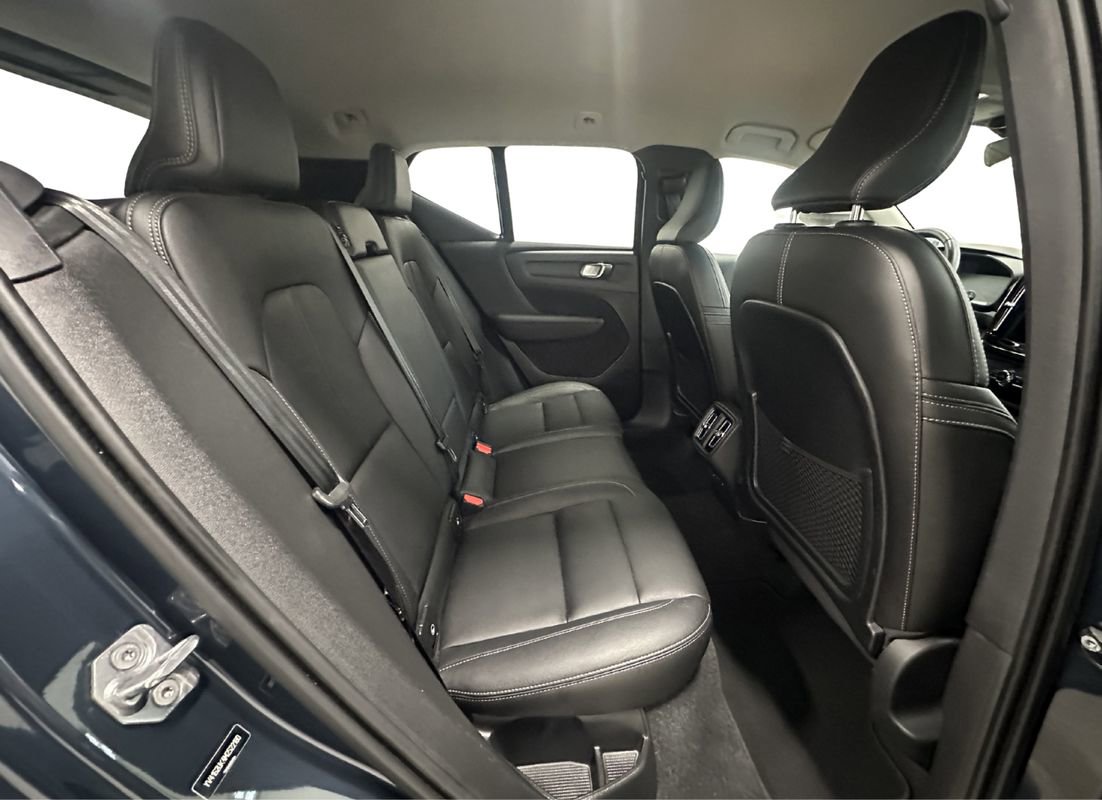 Used 2021 Volvo XC40 T5 Momentum image 17