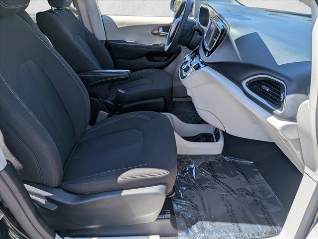 Used 2023 Chrysler Voyager LX FWD image 27