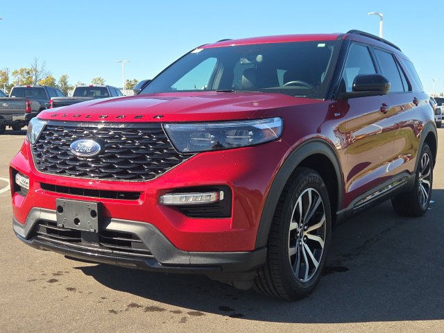 Used 2023 Ford Explorer XLT w/ Equipment Group 202A AWD/4WD image 2