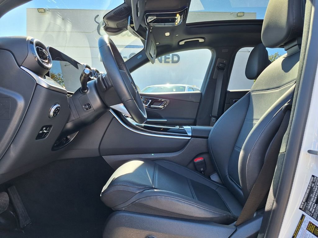 Used 2025 Mercedes-Benz GLC 300 image 11