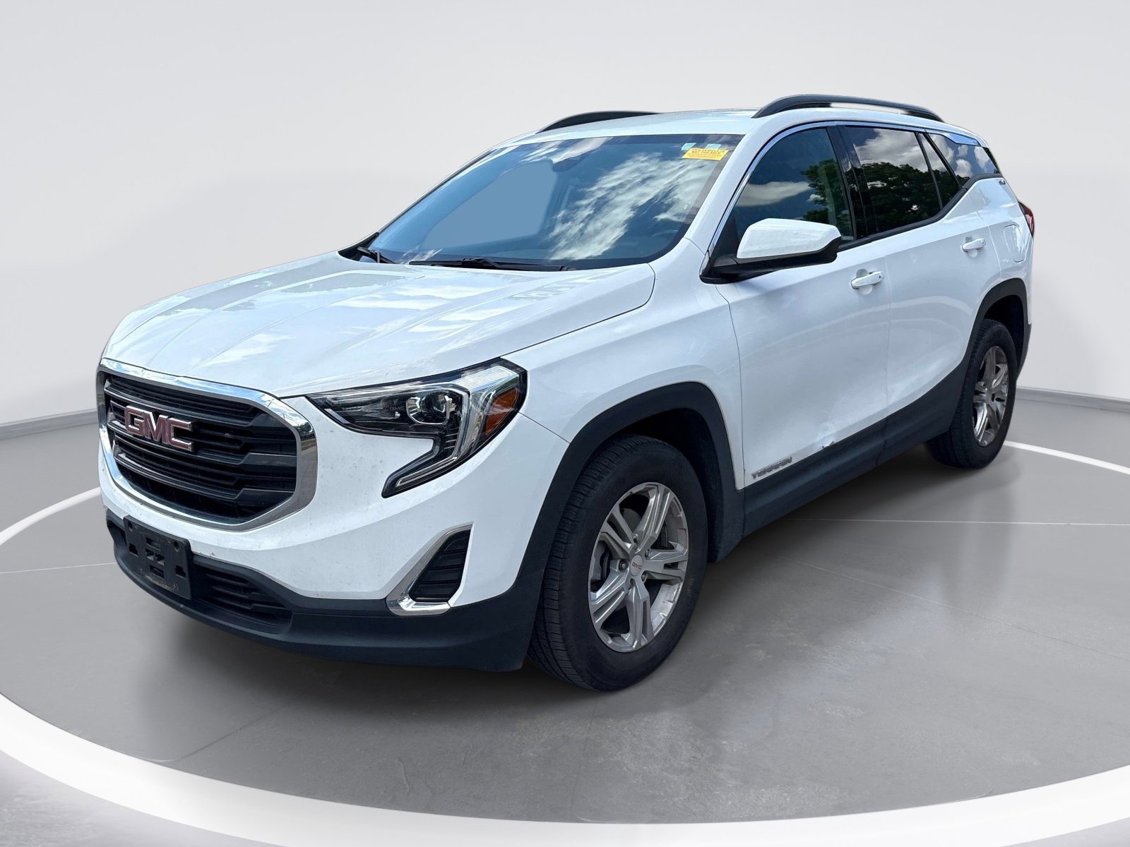 Used 2020 GMC Terrain SLE w/ Driver Convenience Package FWD image 3