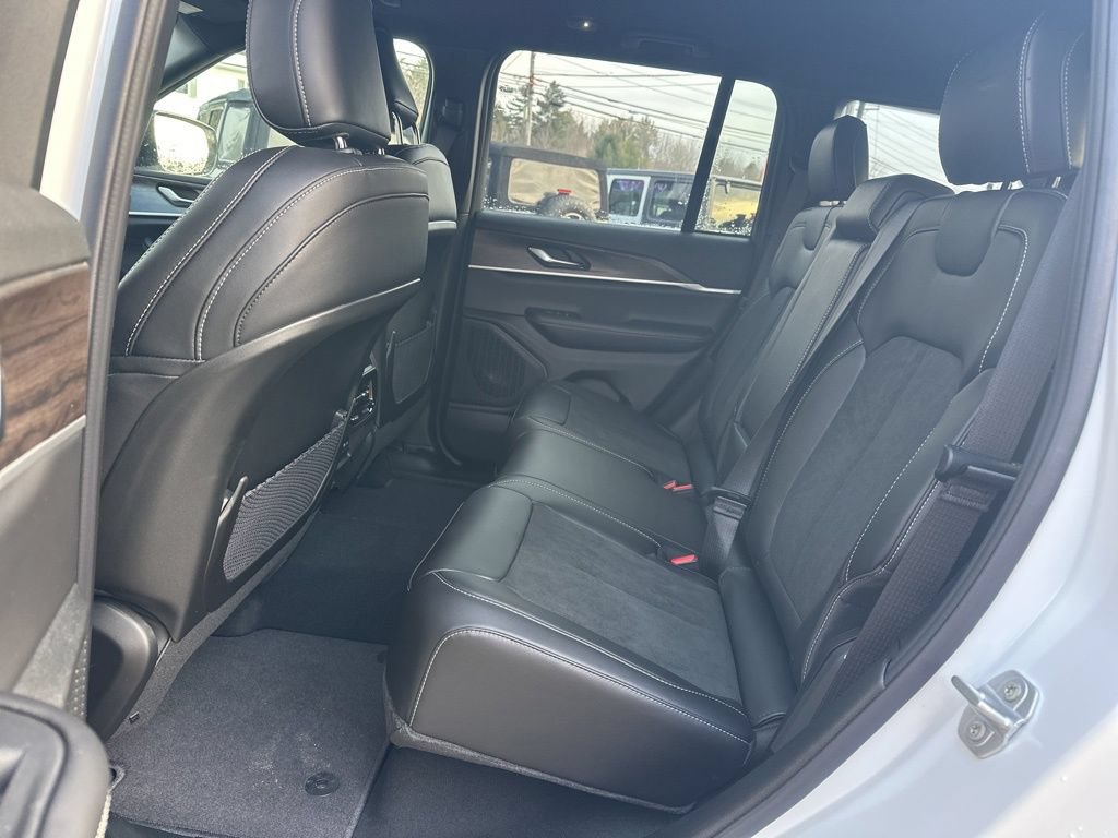 New 2026 Jeep Grand Cherokee Altitude AWD/4WD image 31