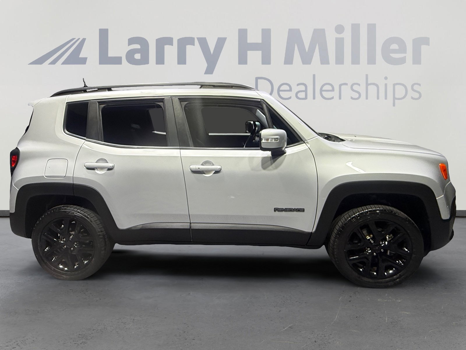 Used 2018 Jeep Renegade Altitude AWD/4WD image 6