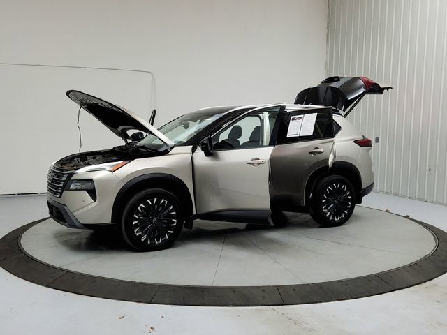 Used 2025 Nissan Rogue SL w/ Tech Package image 11