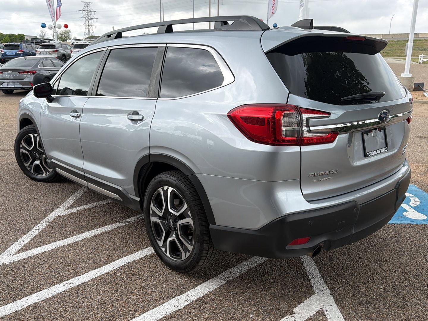 Used 2023 Subaru Ascent Limited w/ Technology Package AWD/4WD image 5
