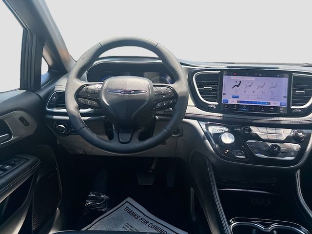 Used 2024 Chrysler Pacifica Limited w/ Uconnect Theater Family Group AWD/4WD image 25
