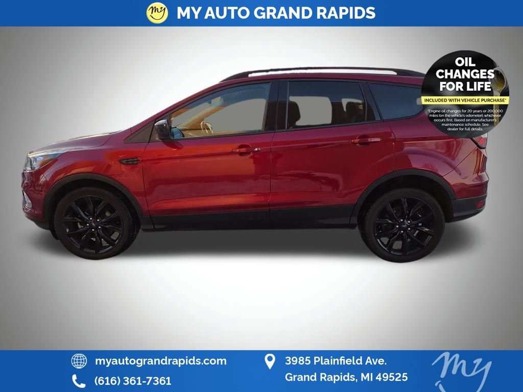 Used 2017 Ford Escape SE w/ SE Sport Appearance Package image 8