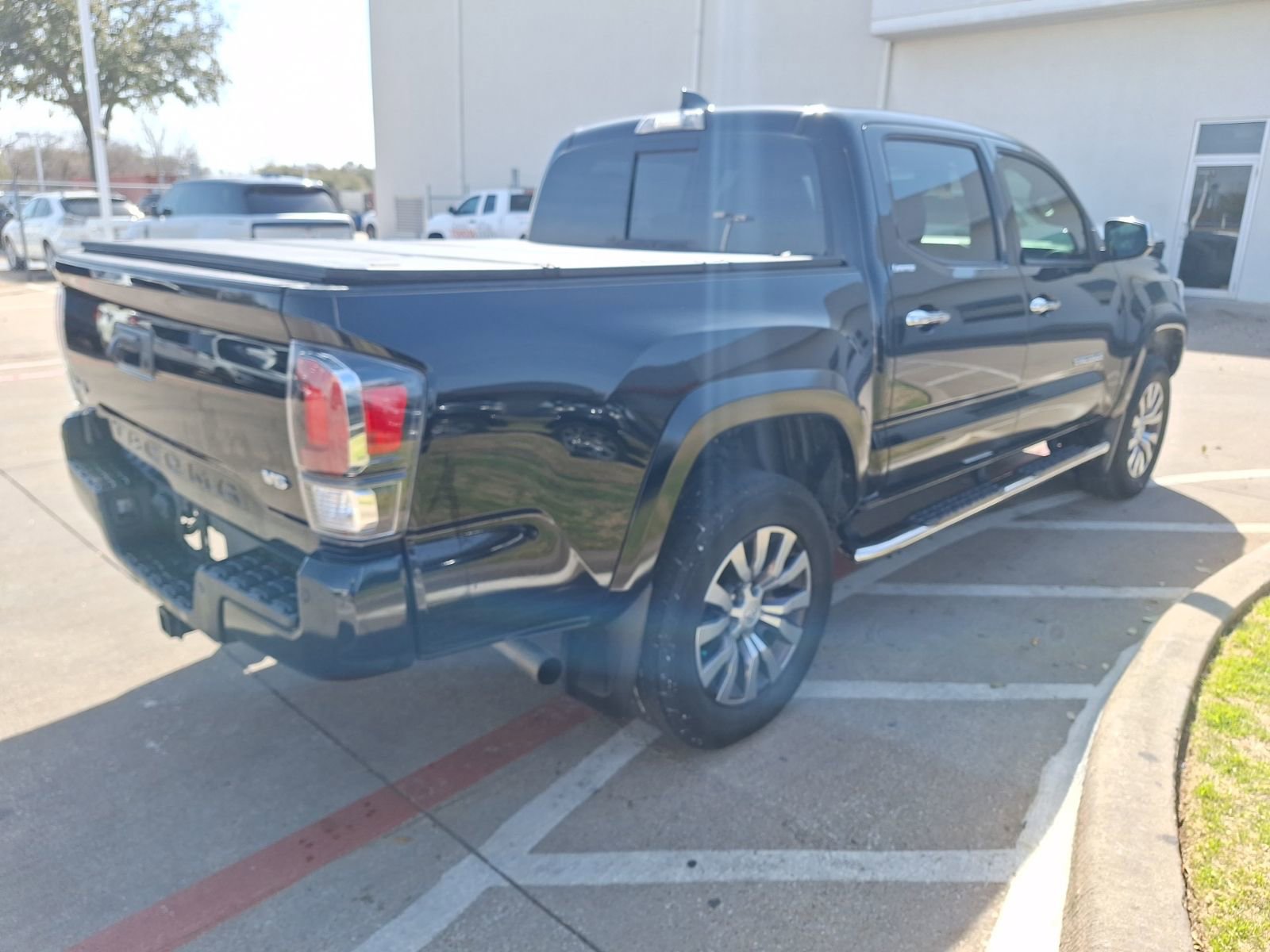 Used 2022 Toyota Tacoma Limited image 6