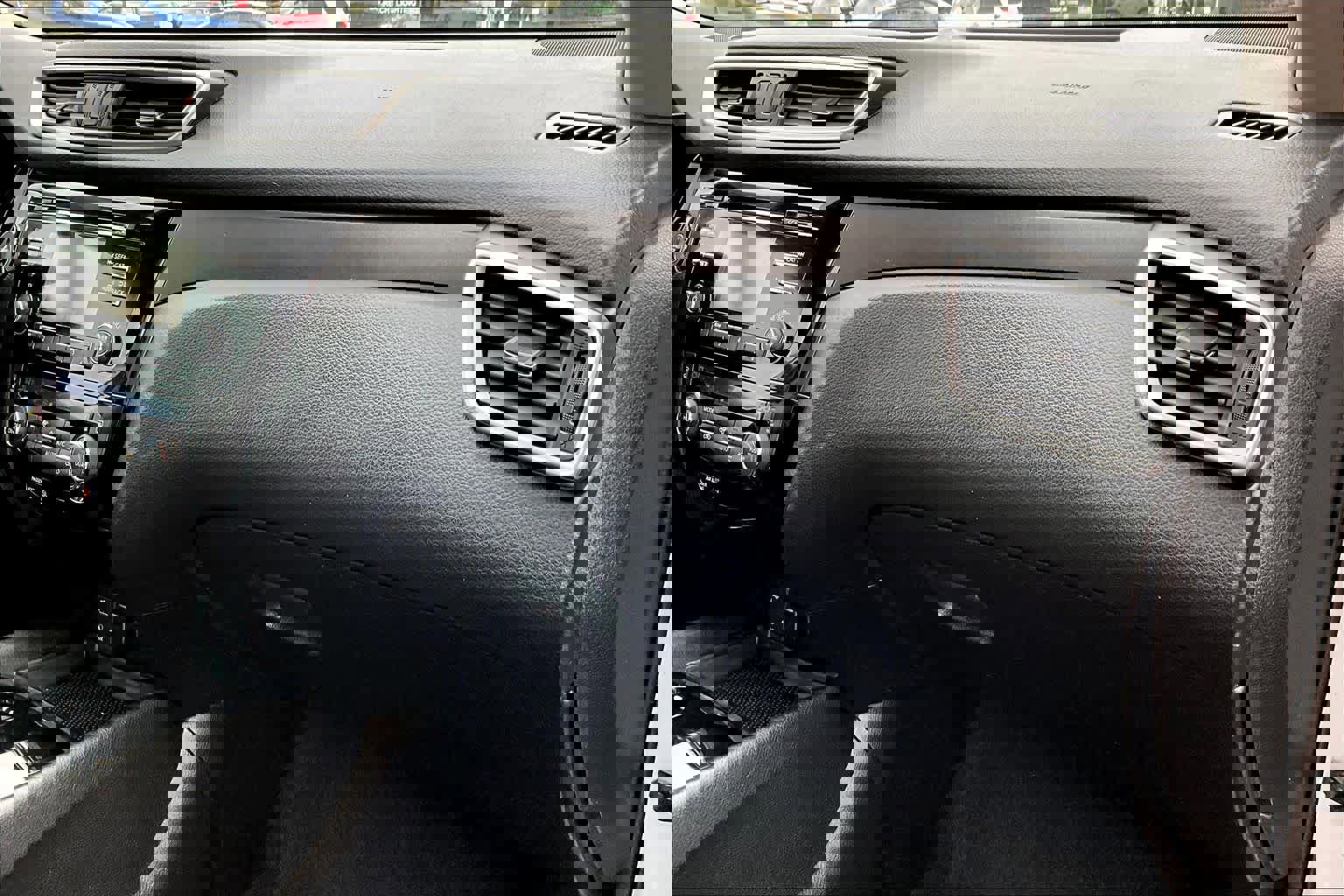 Used 2014 Nissan Rogue SV image 18