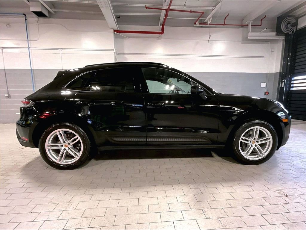 Certified 2023 Porsche Macan AWD/4WD image 6