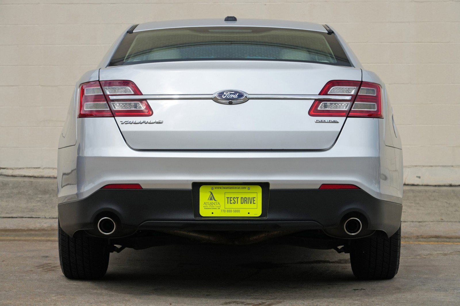 Used 2015 Ford Taurus SE FWD image 10