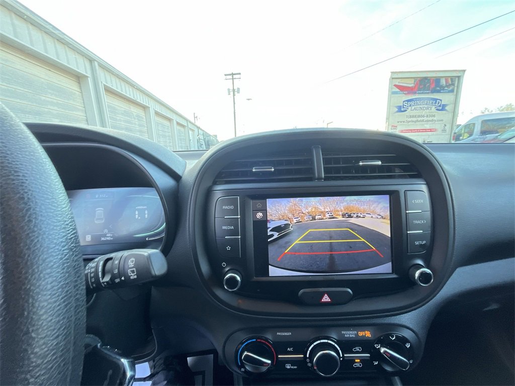 Used 2024 Kia Soul LX w/ Option Group 015 image 17
