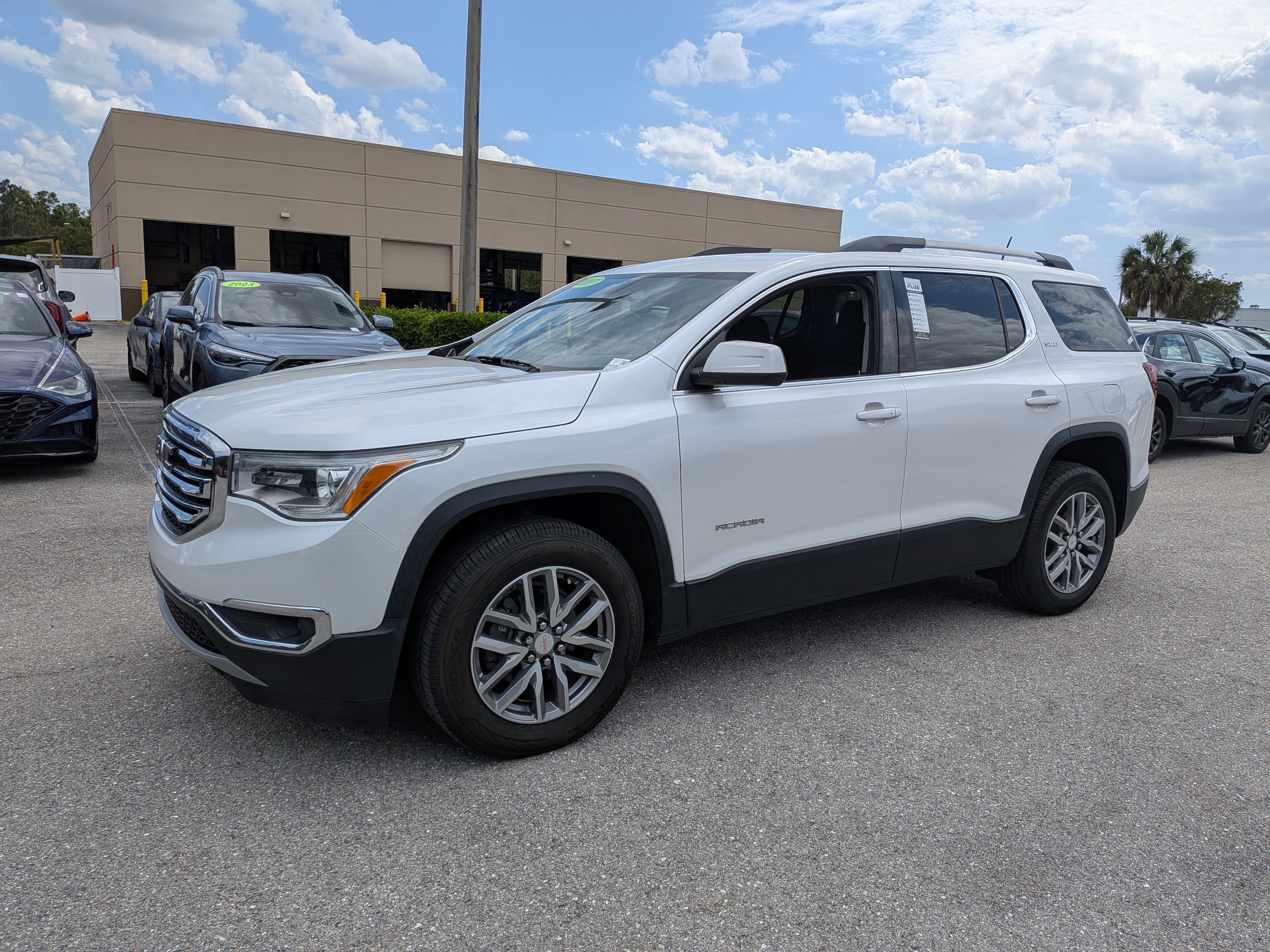 Used 2017 GMC Acadia SLE image 8