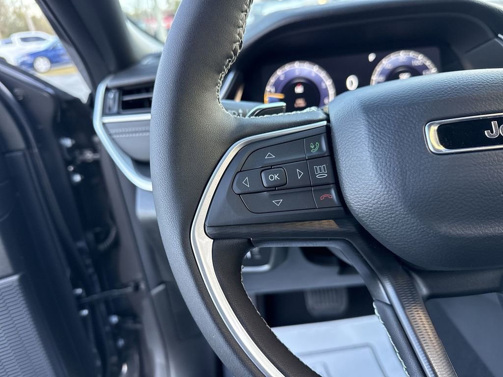 New 2025 Jeep Grand Cherokee Altitude image 14