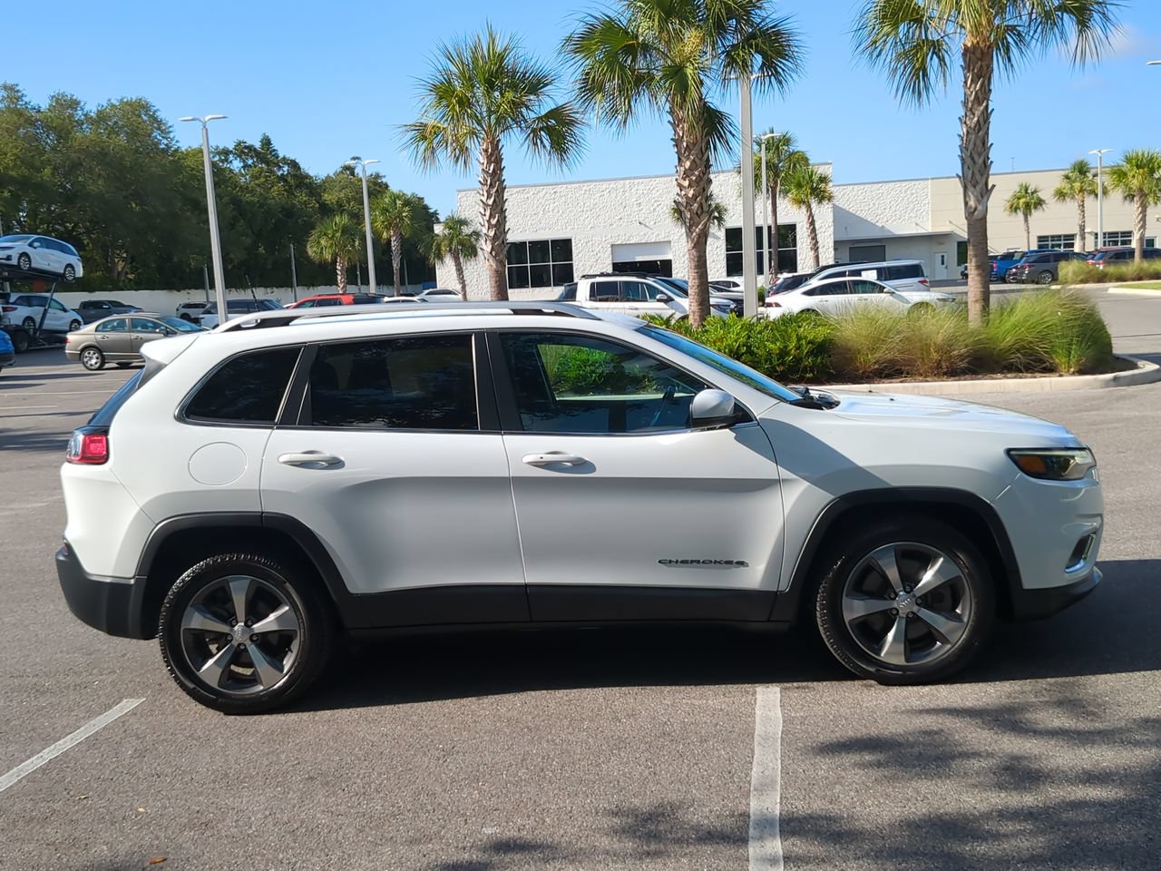 Used 2020 Jeep Cherokee Limited FWD image 8