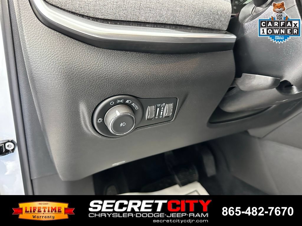 Used 2025 Jeep Compass Latitude w/ Sun & Sound Group AWD/4WD image 11