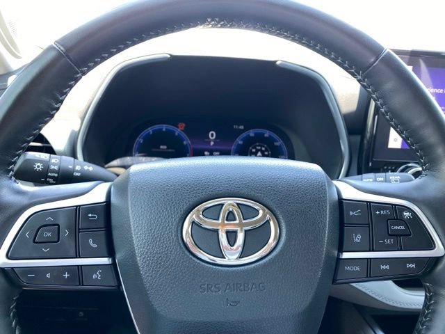 Used 2023 Toyota Highlander Platinum AWD/4WD image 17