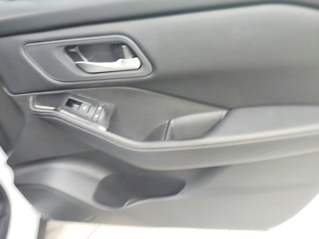 Used 2025 Nissan Rogue SV FWD image 36