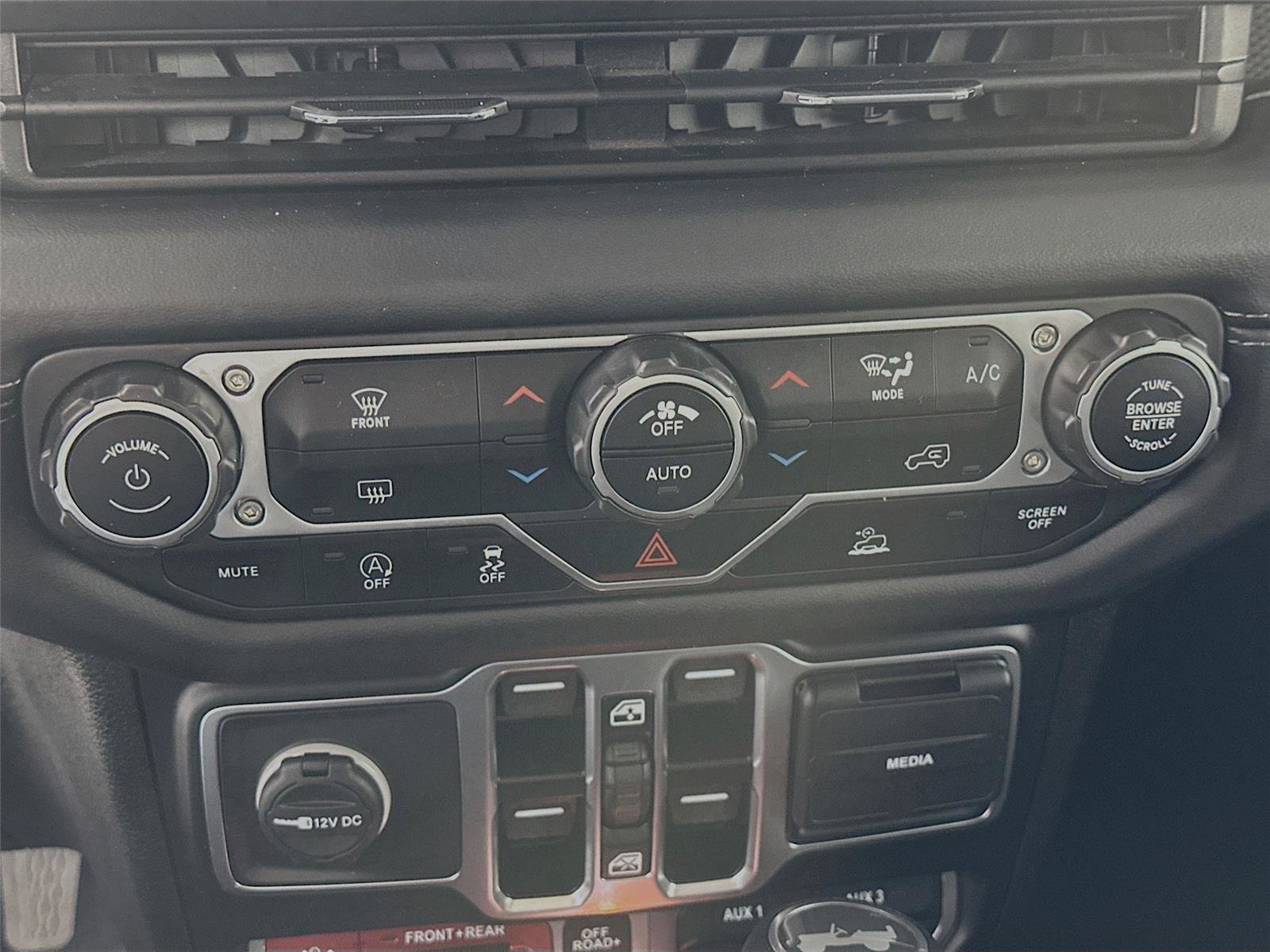 Used 2025 Jeep Wrangler Unlimited Rubicon image 9