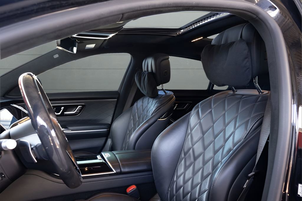 Used 2022 Mercedes-Benz S 580 4MATIC Sedan w/ AMG Line Package image 44