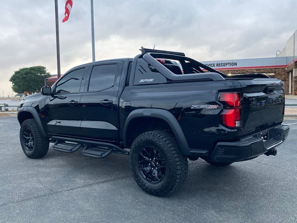 Used 2025 Chevrolet Colorado ZR2 w/ Midnight Edition AWD/4WD image 7