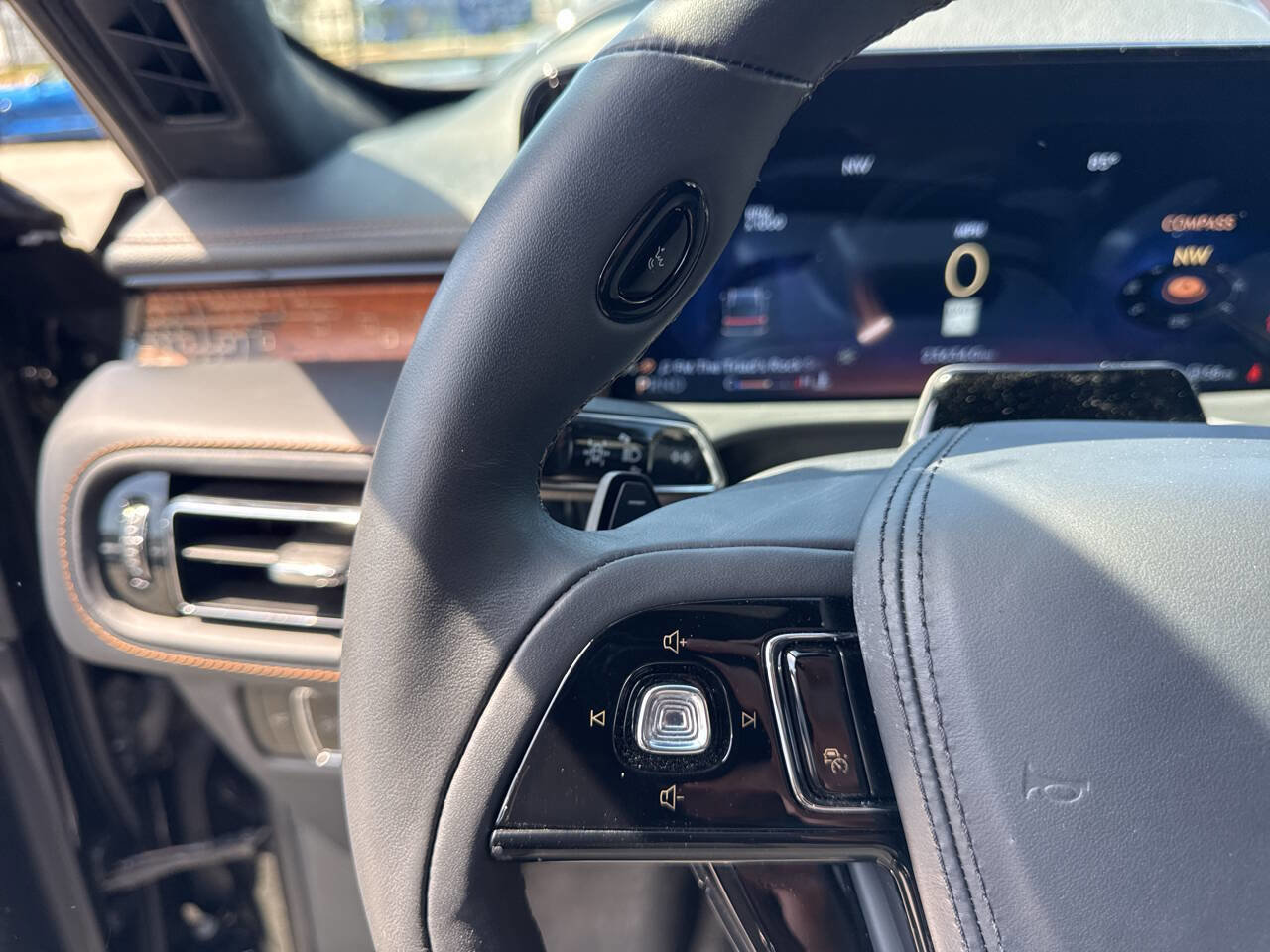 Used 2025 Lincoln Aviator Black Label w/ Jet Appearance Package AWD/4WD image 27