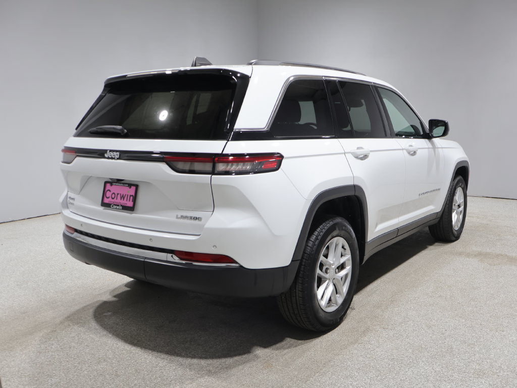 Certified 2023 Jeep Grand Cherokee Laredo AWD/4WD image 3