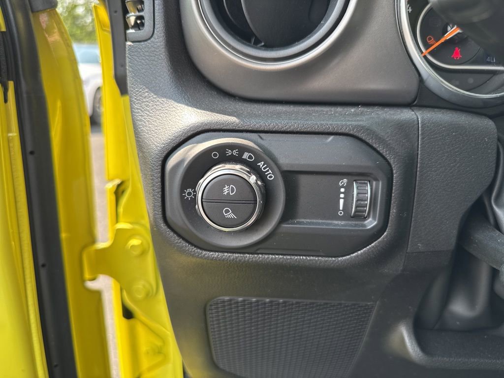 Used 2023 Jeep Gladiator Willys image 36