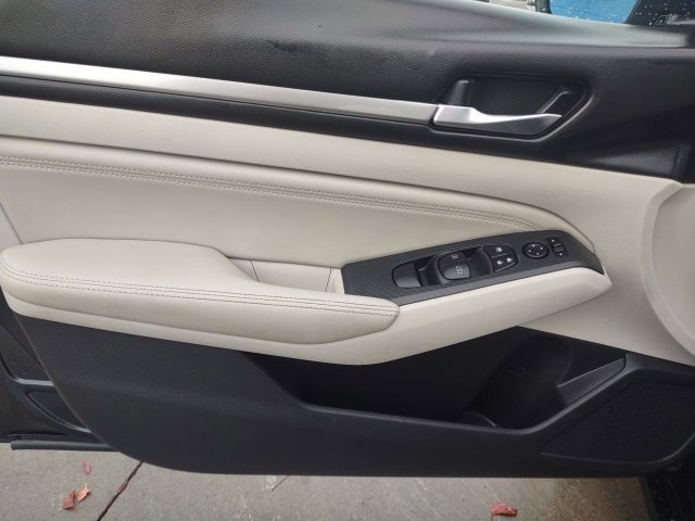 Used 2019 Nissan Altima 2.5 SV image 16