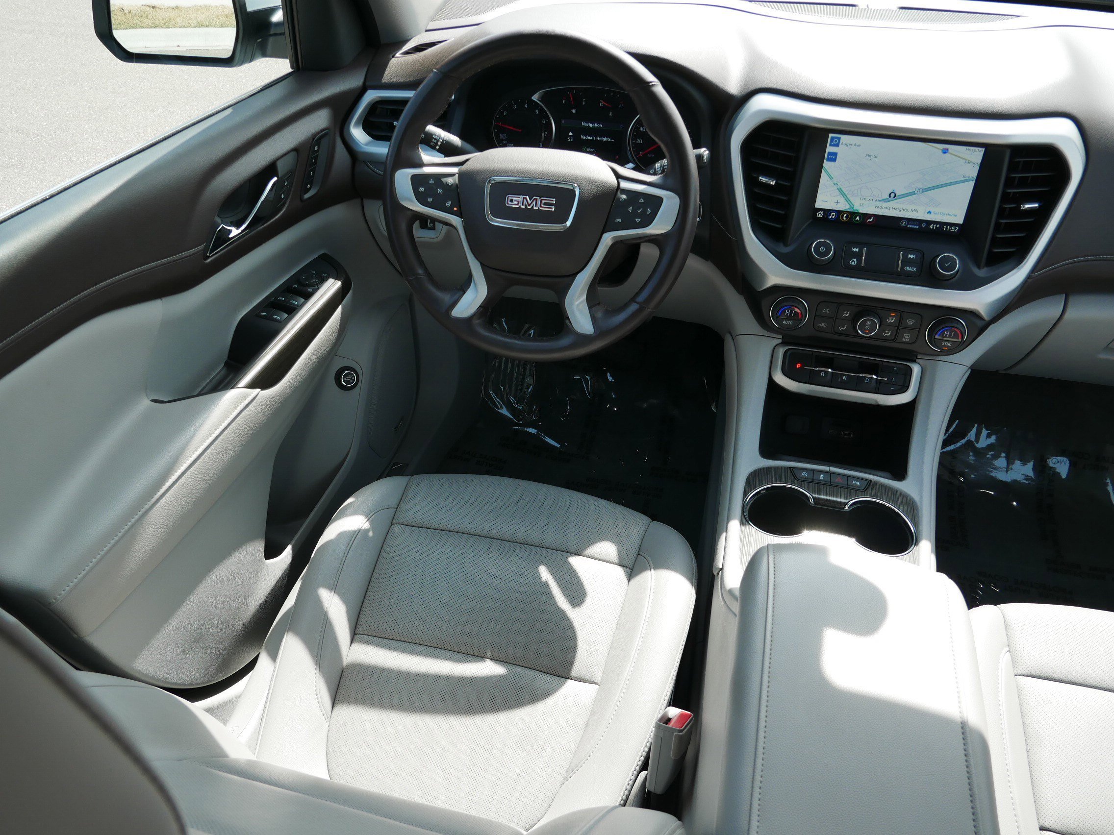 Used 2023 GMC Acadia SLT w/ Preferred Package FWD image 7