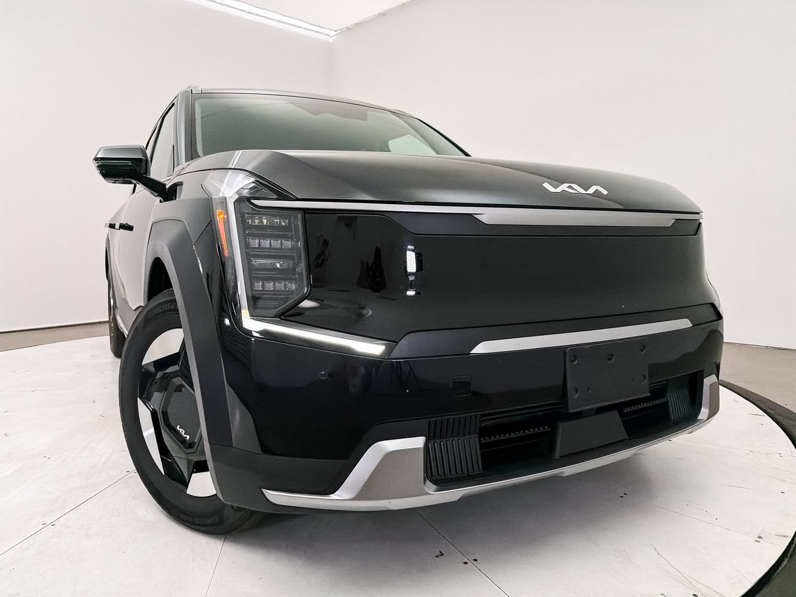 Certified 2024 Kia EV9 Wind AWD/4WD image 2