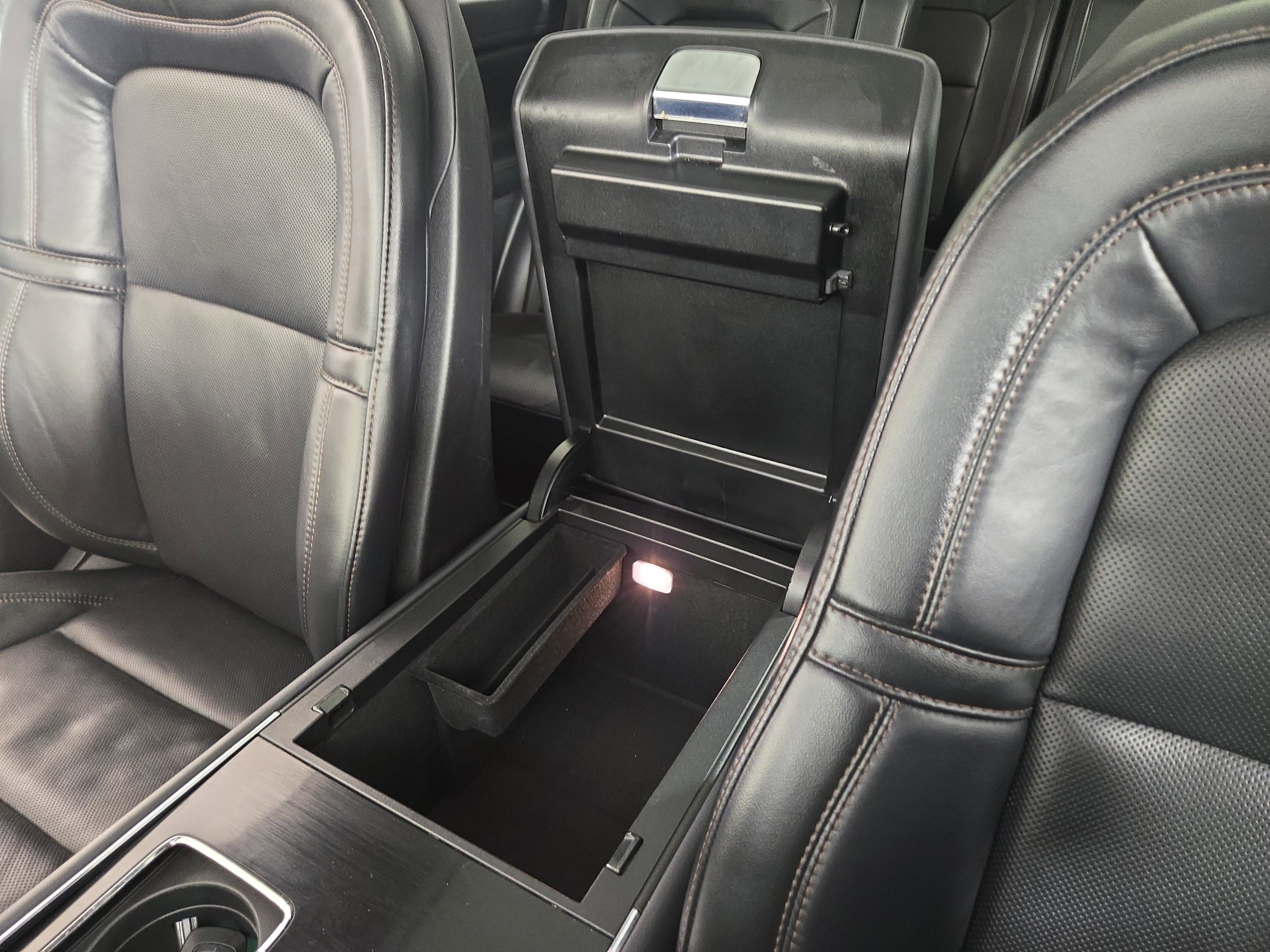 Used 2025 Lincoln Aviator Reserve w/ Jet Appearance Package AWD/4WD image 29