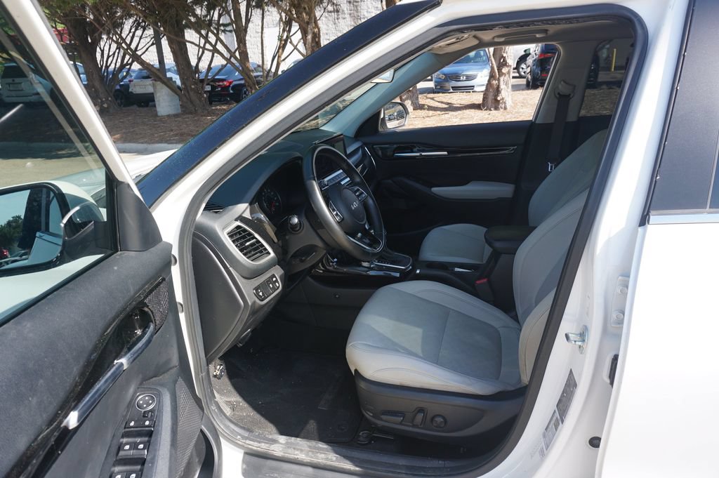 Used 2022 Kia Seltos EX AWD/4WD image 2