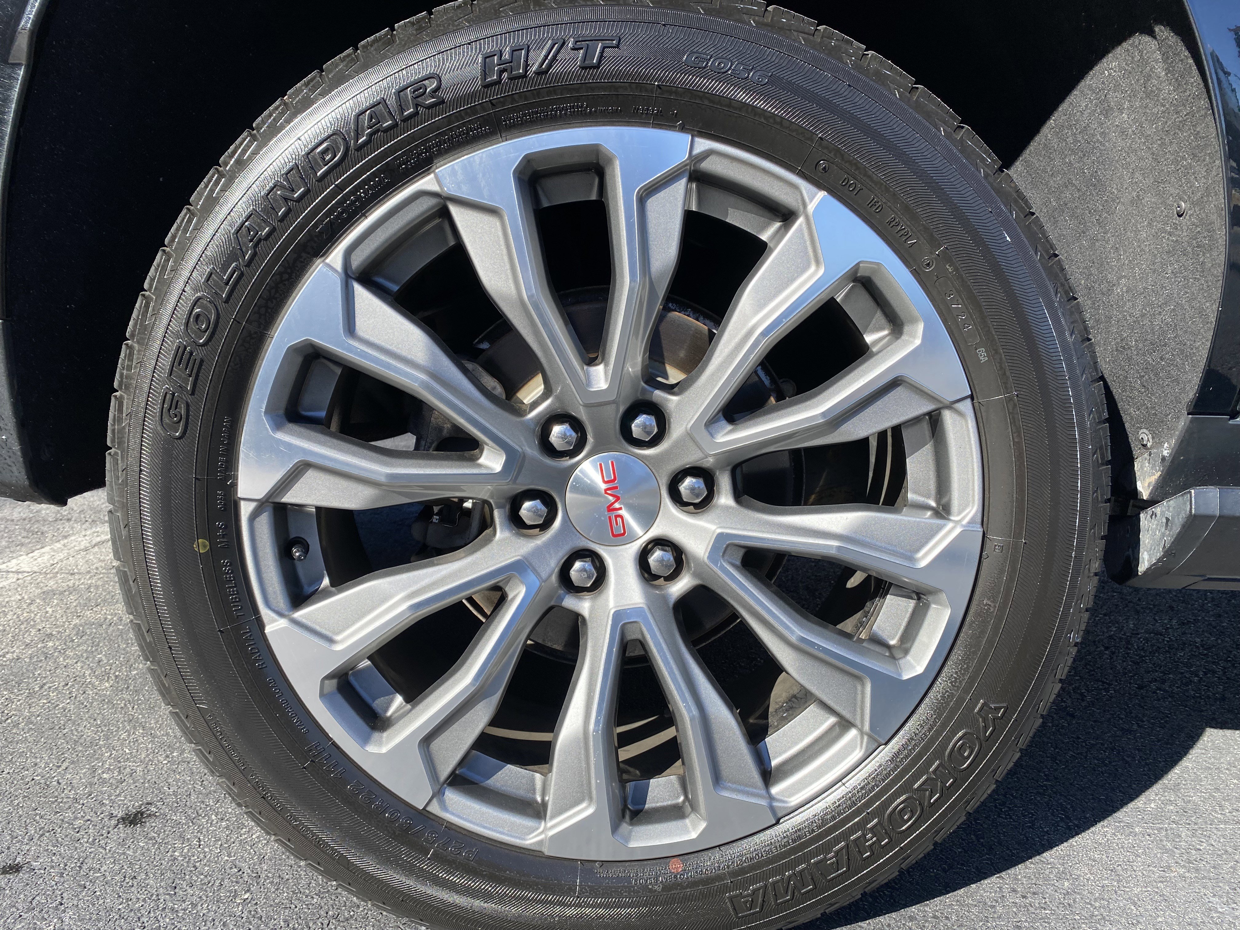 Used 2021 GMC Yukon Denali w/ Denali Premium Package image 13