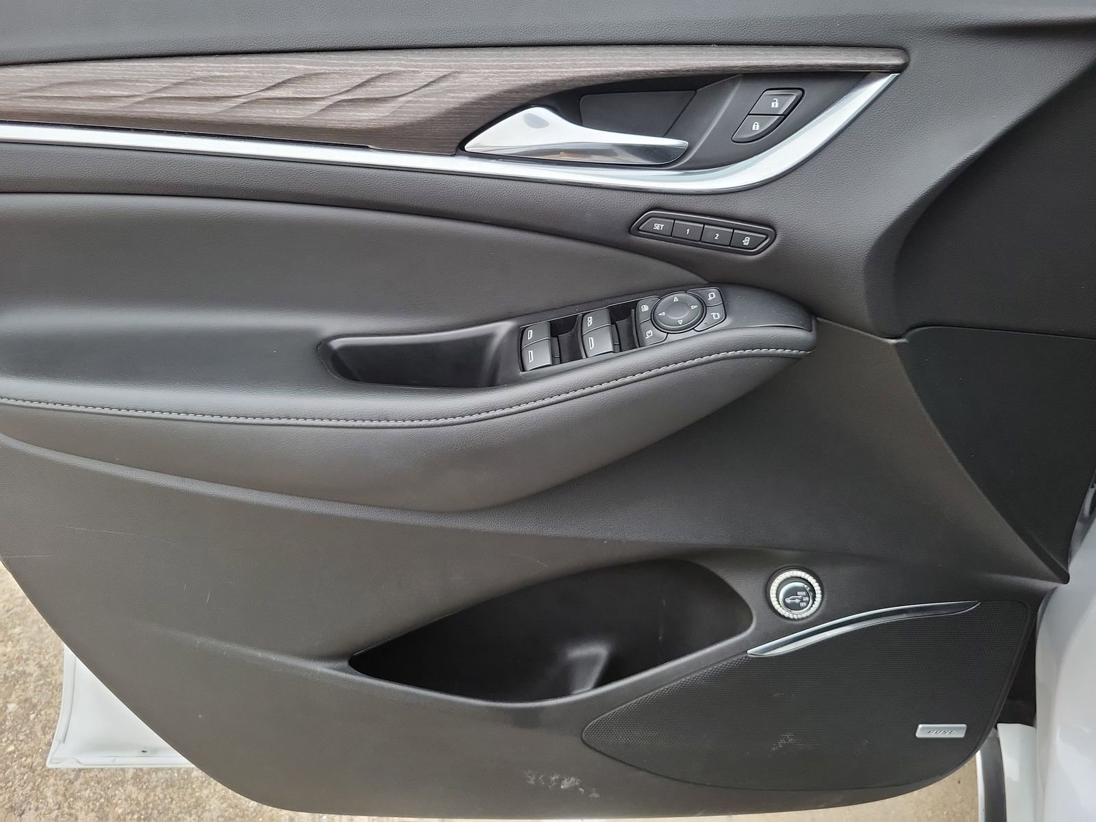 Used 2023 Buick Enclave Avenir w/ Avenir Technology Package image 23