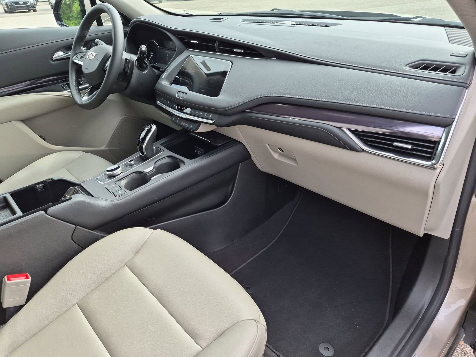 Certified 2023 Cadillac XT4 Luxury w/ Cold Weather Package FWD image 30